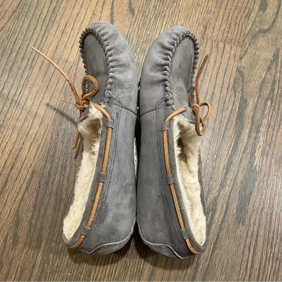 Ugg Dakota Mocassin Slipper - Picture 7 of 12